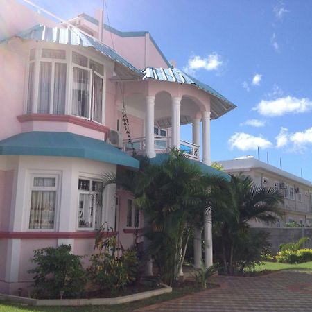 Fayruz Villa Is A 3 Bedroom, 3 Bathroom Detached House With Ac And Swimming Pool 5 Minutes Walk From Flic En Flac Public Beach Buitenkant foto