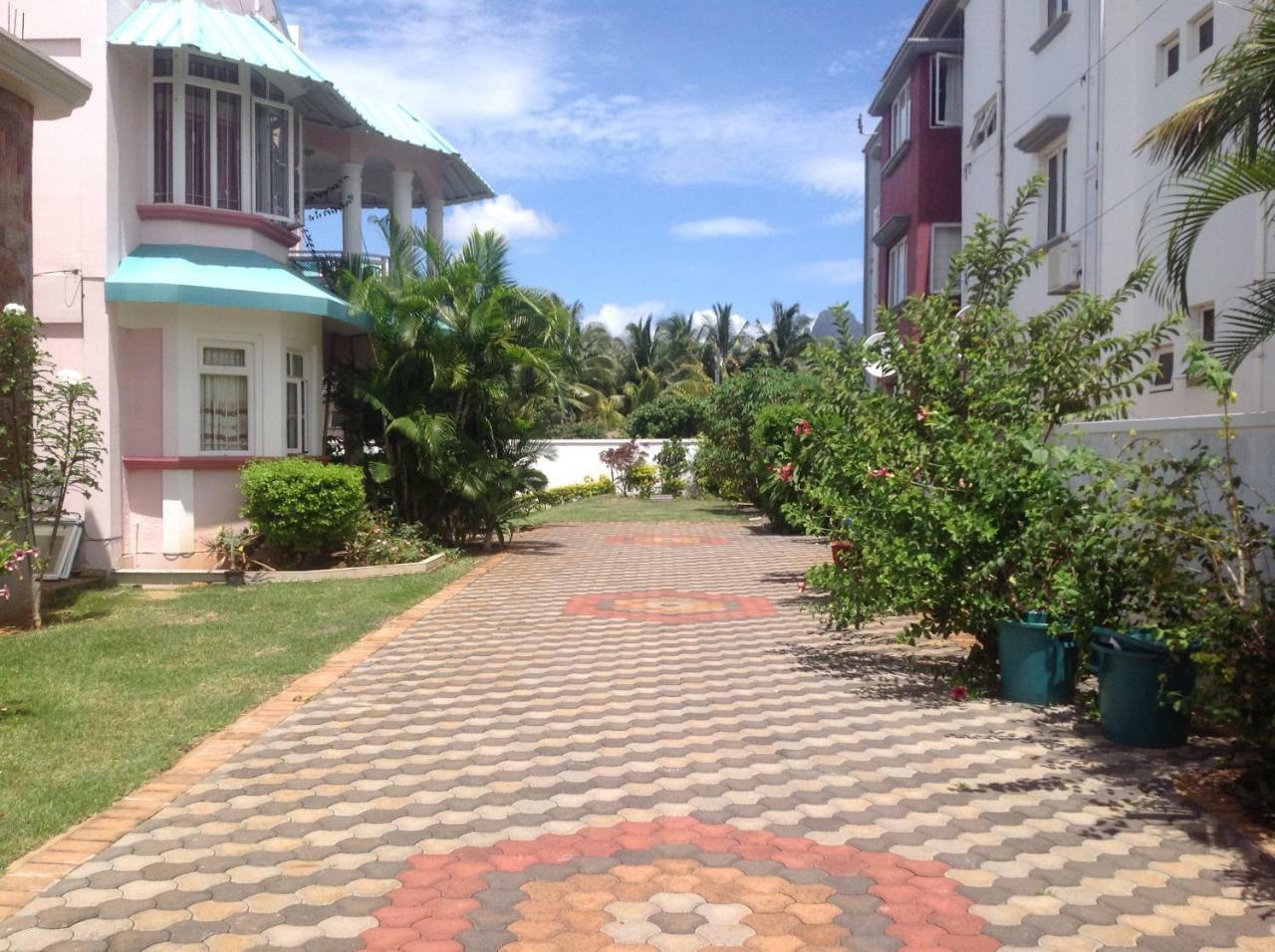 Fayruz Villa Is A 3 Bedroom, 3 Bathroom Detached House With Ac And Swimming Pool 5 Minutes Walk From Flic En Flac Public Beach Buitenkant foto