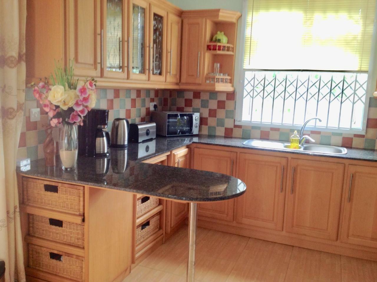 Fayruz Villa Is A 3 Bedroom, 3 Bathroom Detached House With Ac And Swimming Pool 5 Minutes Walk From Flic En Flac Public Beach Buitenkant foto