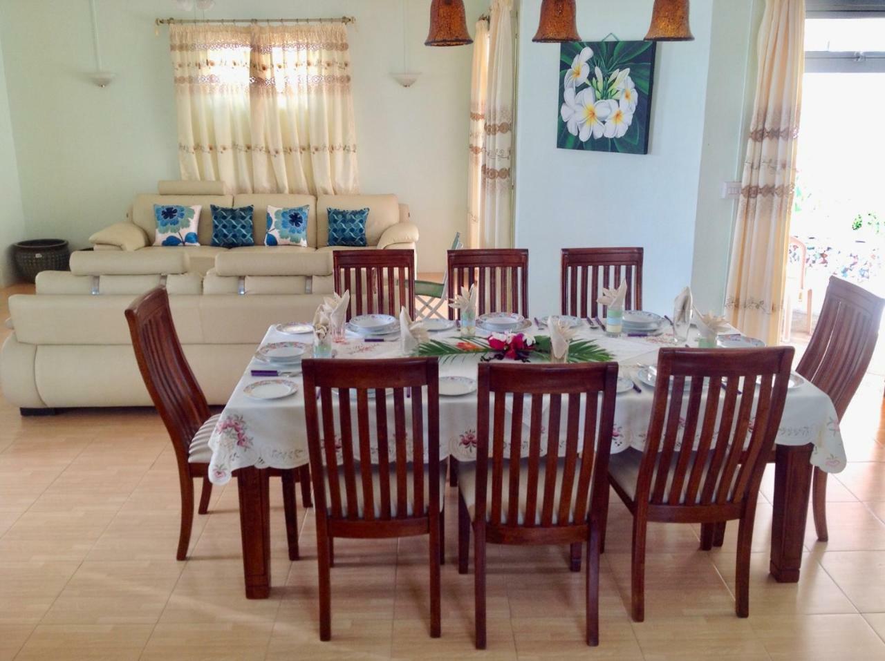 Fayruz Villa Is A 3 Bedroom, 3 Bathroom Detached House With Ac And Swimming Pool 5 Minutes Walk From Flic En Flac Public Beach Buitenkant foto