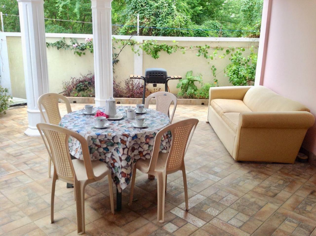 Fayruz Villa Is A 3 Bedroom, 3 Bathroom Detached House With Ac And Swimming Pool 5 Minutes Walk From Flic En Flac Public Beach Buitenkant foto