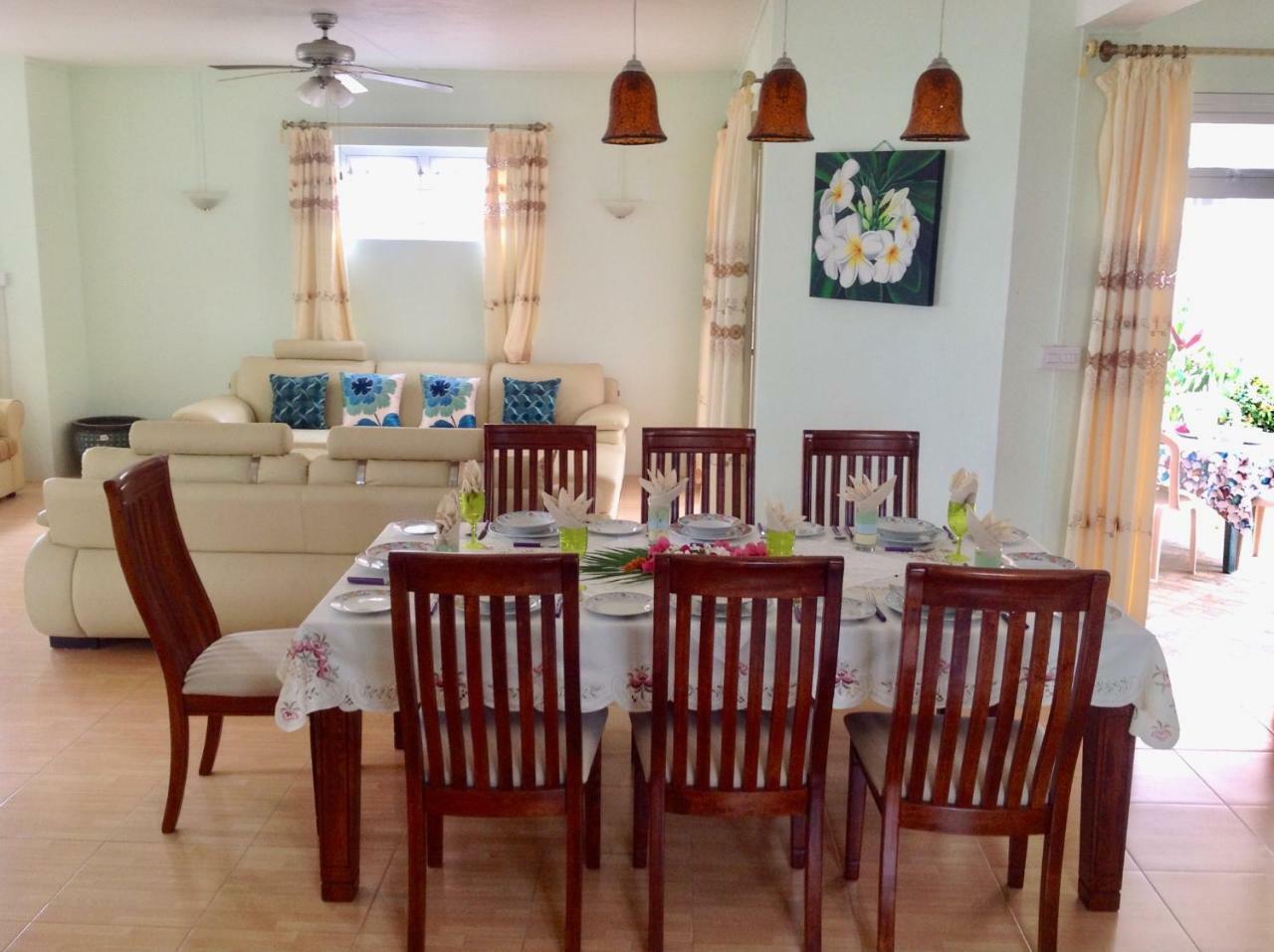 Fayruz Villa Is A 3 Bedroom, 3 Bathroom Detached House With Ac And Swimming Pool 5 Minutes Walk From Flic En Flac Public Beach Buitenkant foto
