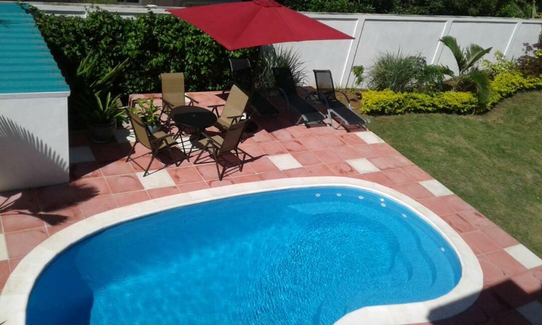 Fayruz Villa Is A 3 Bedroom, 3 Bathroom Detached House With Ac And Swimming Pool 5 Minutes Walk From Flic En Flac Public Beach Buitenkant foto