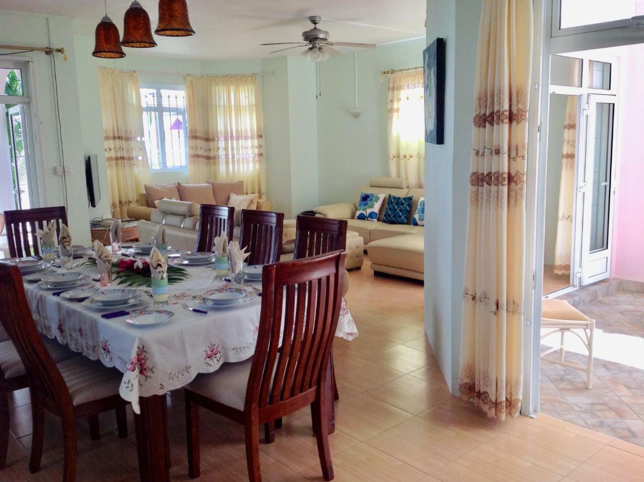 Fayruz Villa Is A 3 Bedroom, 3 Bathroom Detached House With Ac And Swimming Pool 5 Minutes Walk From Flic En Flac Public Beach Buitenkant foto