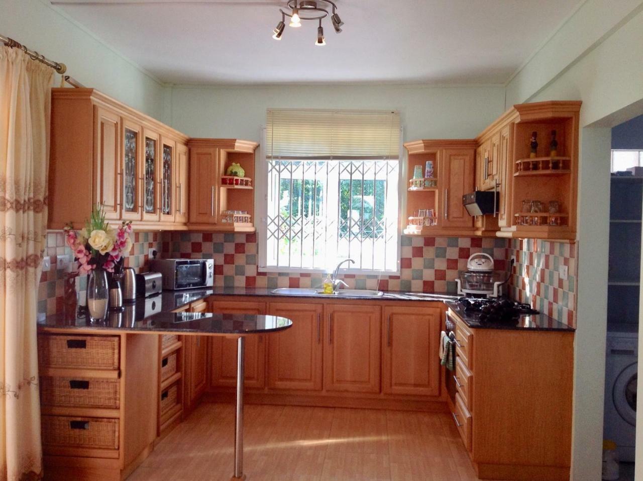 Fayruz Villa Is A 3 Bedroom, 3 Bathroom Detached House With Ac And Swimming Pool 5 Minutes Walk From Flic En Flac Public Beach Buitenkant foto