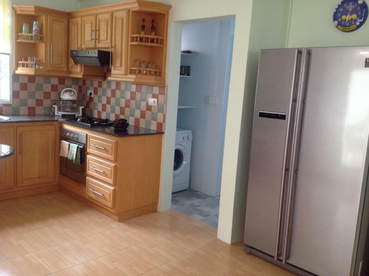 Fayruz Villa Is A 3 Bedroom, 3 Bathroom Detached House With Ac And Swimming Pool 5 Minutes Walk From Flic En Flac Public Beach Buitenkant foto
