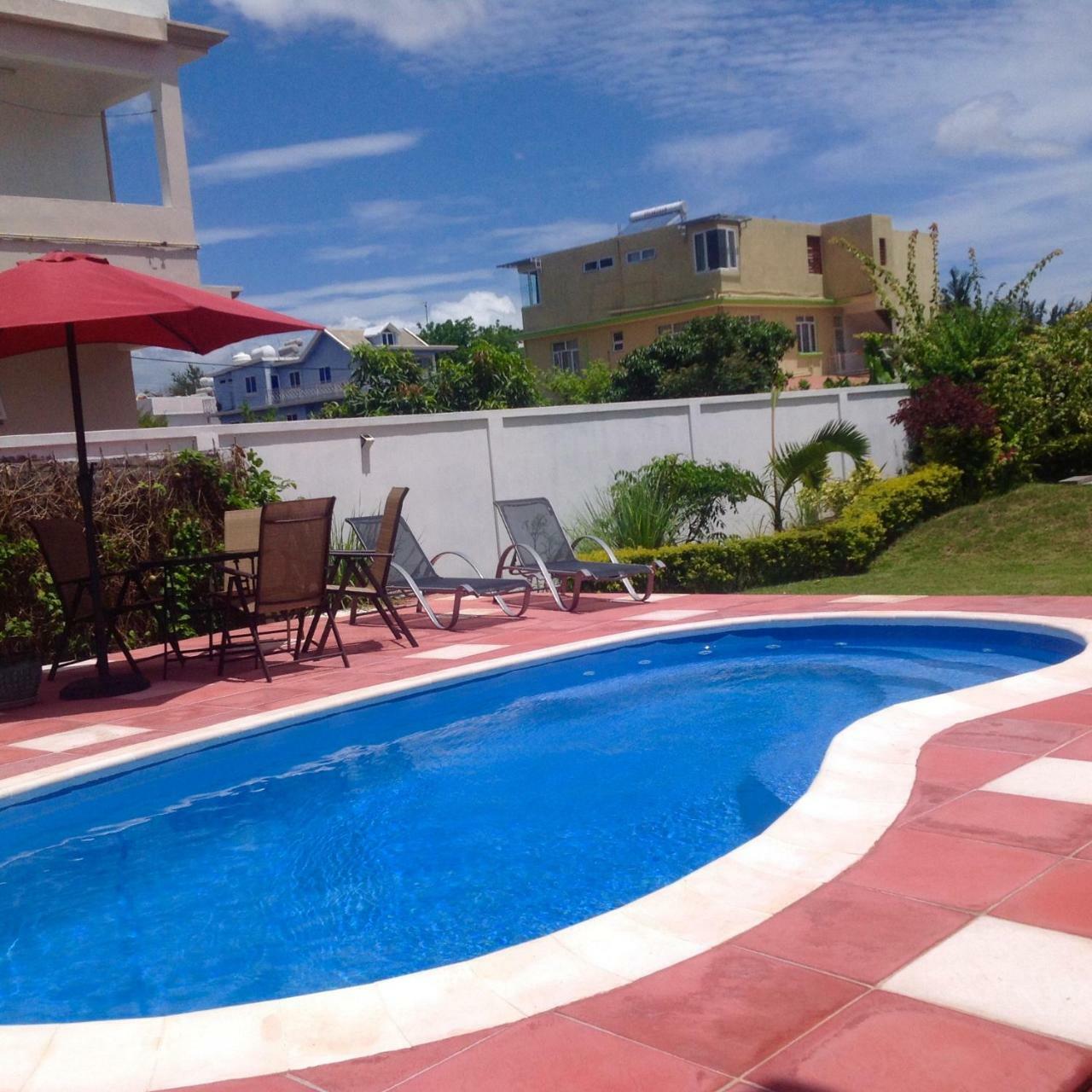 Fayruz Villa Is A 3 Bedroom, 3 Bathroom Detached House With Ac And Swimming Pool 5 Minutes Walk From Flic En Flac Public Beach Buitenkant foto